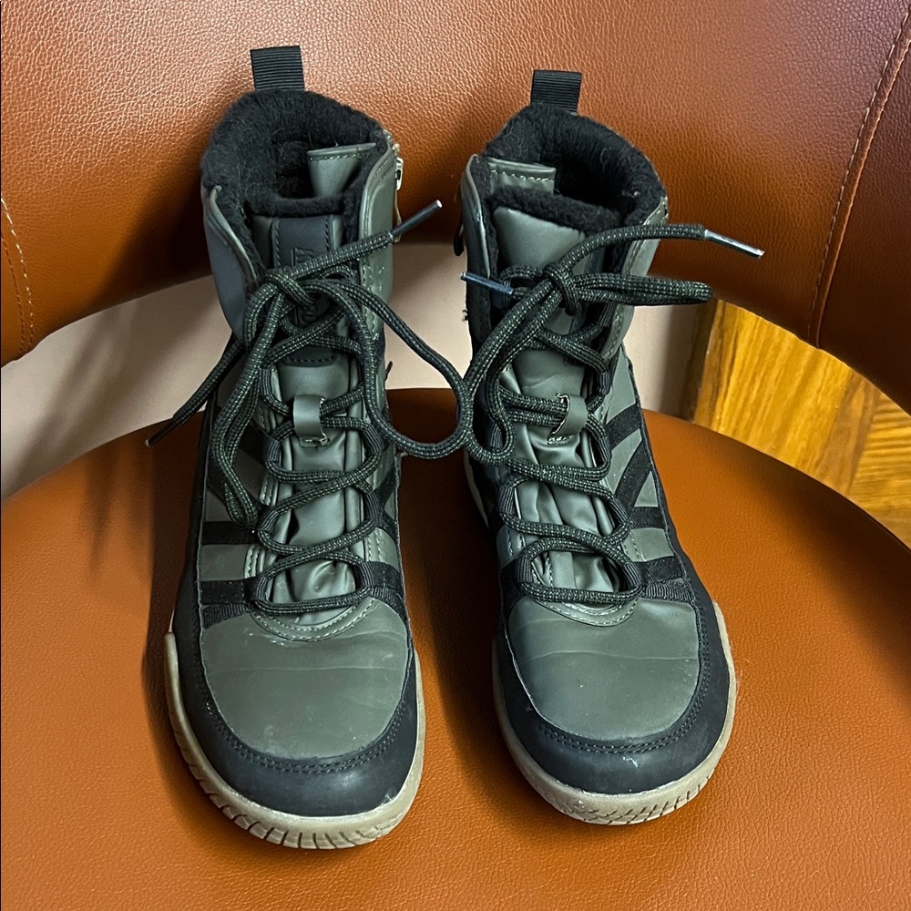 Khombu Green and Black Winter Boots